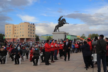 Хөвсгөл далайн эрэг орчимд “Найрамдал-2” зуслан барих шийдвэрт Хөвсгөлчүүд талархаж байна