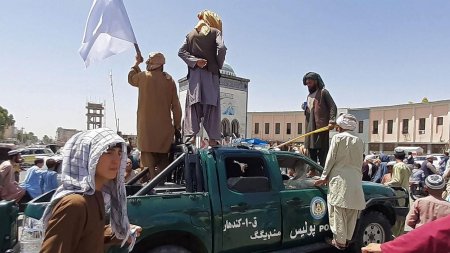 Афганистан: Талибууд нийслэлийг эзэлж, Ерөнхийлөгч Гани эх орноо орхив