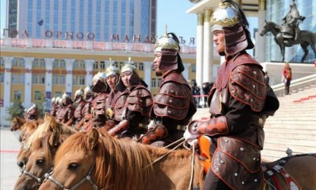 “Menafn”: Монгол Орос, Хятадаар гараа хүлүүлчихээд байна